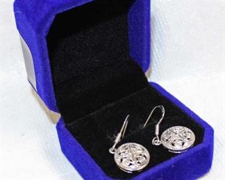 
Lot 681
Diamond accents and 925 sterling silver earrings
