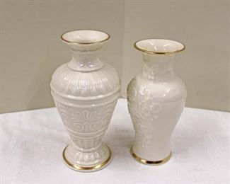 
Lot 712
Pair of Porcelain Lenox vases
