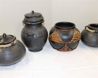 
Lot 718
Group of 4 Asian pottery
