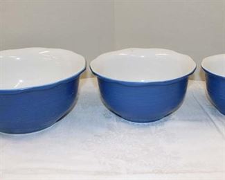 
Lot 722
Set of 3 graduating stoneware bowls in the blue
