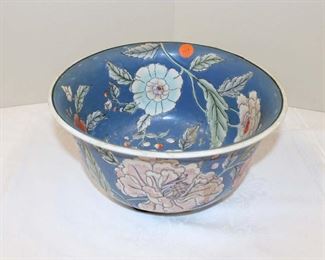 
Lot 724
Asian decorative bowl
