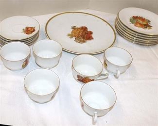 
Lot 732
19pc M and R French porcelain dessert set

