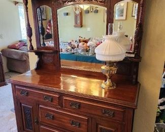 Vintage Sideboard/Buffet - Lamp