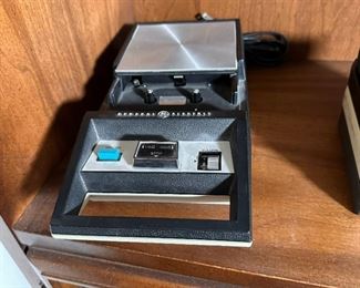 GE tape recorder, no tape lid