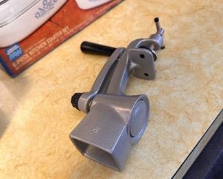 Countertop hand grinder