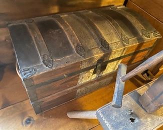 Antique Dome Steamer Trunk $ 86.00
