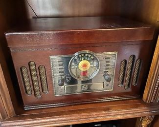 Crosley CR73-3 record player, radio CD player