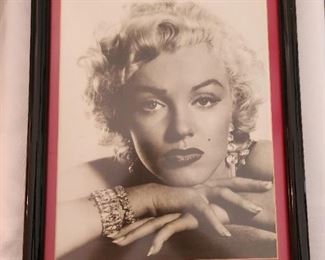 Framed Marilyn Monroe The Hollywood Icon - Glamorous and Graceful