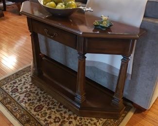 Ethan Allen Small  entry/ sofa table