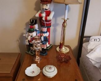 Ethan Allen drop leaf end  table 