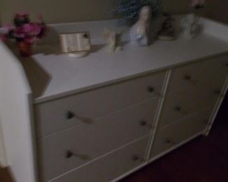 Storage chest of drawers