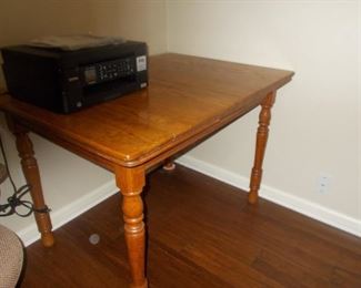 Table with hidden leaf