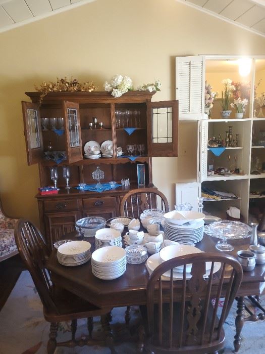 Ethan Allen table and hutch