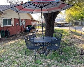 Real nice little outdoor set in wonderful condition