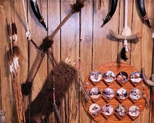 Nice hand crafted bow with quiver and arrows