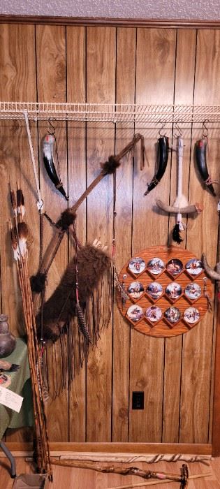 Nice hand crafted bow with quiver and arrows 