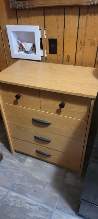 Simple chest of drawers 