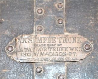 Trunk nameplate.