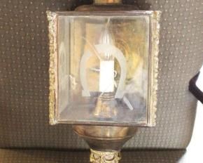 Carriage light with etched horseshoe on glass panels.