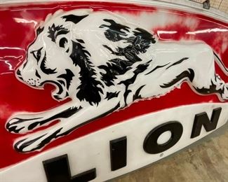 EMB. LION CAN SIGN 109X63, W/ 8IN CAN