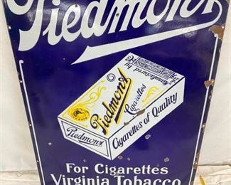 CLOSEUP PORC. W/ CIG. PACK