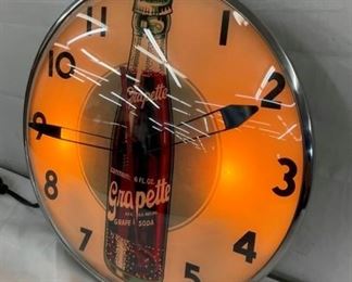 GRAPETTE CLOCK W/ BOTTLE