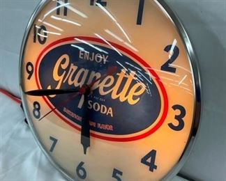 GRAPETTE LIGHTUP CLOCK