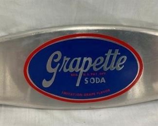 CLOSEUP GRAPETTE DOOR PUSH