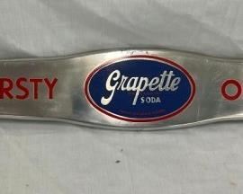 5X30 ALUM. GRAPETTE DOOR PUSH