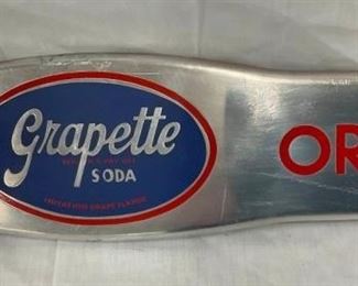 ALUM. GRAPETTE DOOR PUSH