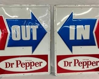 EMB. DR. PEPPER OUT/IN SIGNS