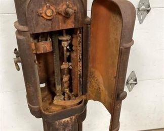 INSIDE VIEW CURBSIDE PUMP