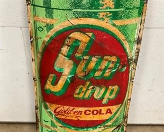 GOLDEN COLA SUNDROP VERTICAL SIGN