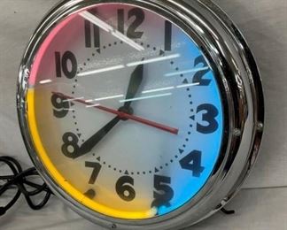 CLOSEUP NEON CLOCK