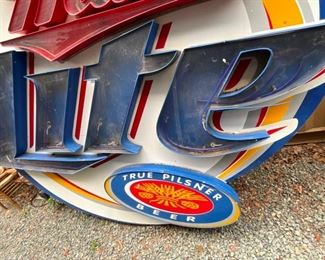 LG UNUSUAL MILLER LITE NEON CAN SIGN