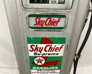 CLOSEUP W/ ORIG. PORC. PUMP PLATES