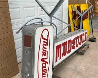 LG TRUE VALUE HARDWARE CAN SIGN