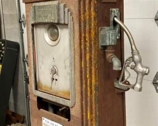 1930'S CLOCK FACE GAS PUMP