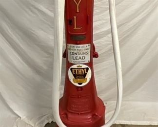 CLOSE UP CAST IRON BASE