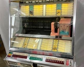 NICE WORKING JUKE BOX MODEL 222