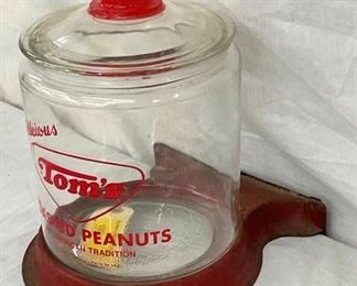 CLOSE UP TOMS JAR W/HANGING DISPLAY