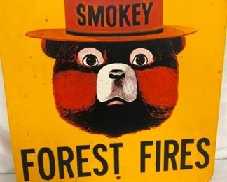 CLOSE UP VIEW SMOKEY THE BEAR
