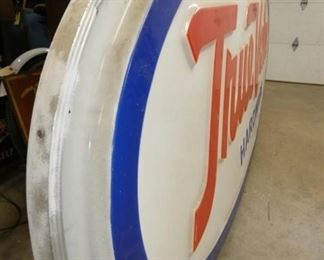 SIDE VIEW TRUE VALUE SIGN