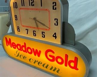 RIGHTSIDE MEADOW GOLD CLCOK