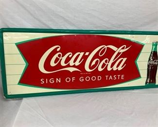 CLOSEUP LEFTSIDE COKE FISHTAIL