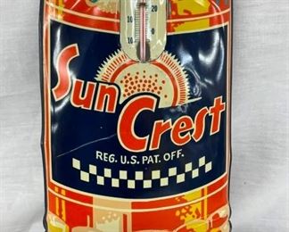 CLOSEUP DUE CUT BOTTLE THERM.