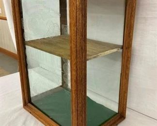 NICE OAK CABINET 15X21