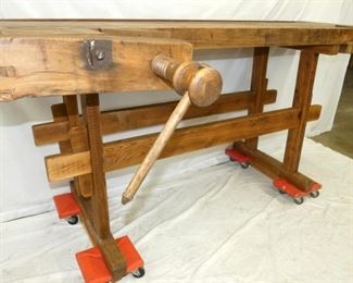 CLOSEUP WOODEN VICE