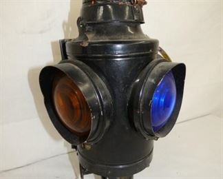 CLOSEUP 4 WAY RR LANTERN