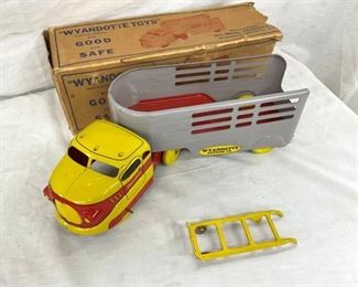 NICE WYANDOTTE TOY W/ BOX